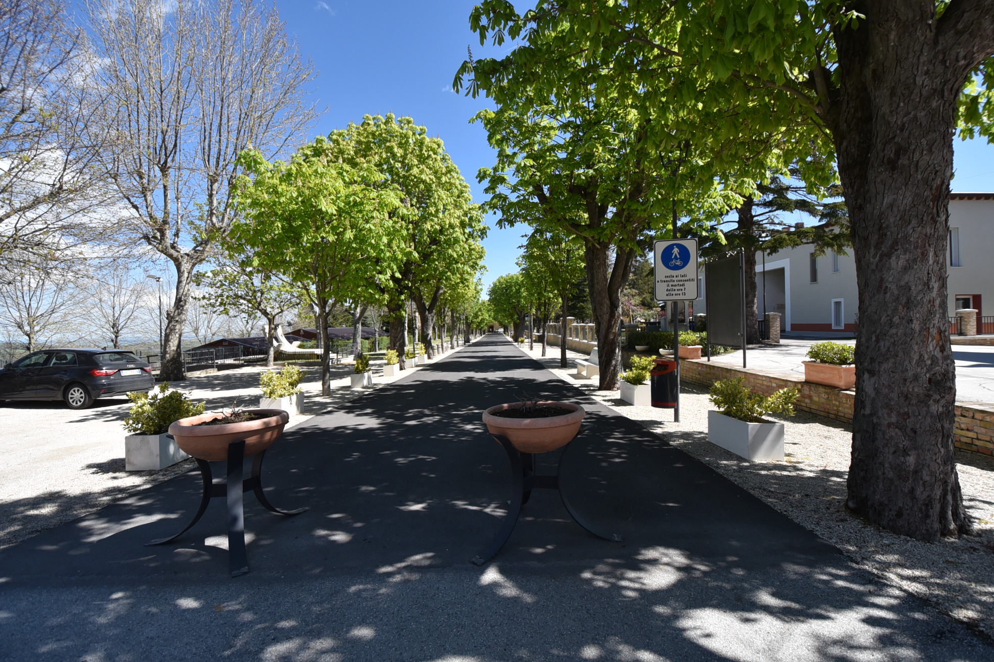 House ” Belvedere” with private land, partly buildable , for sale in Gualdo (Mc) Marche , Italy