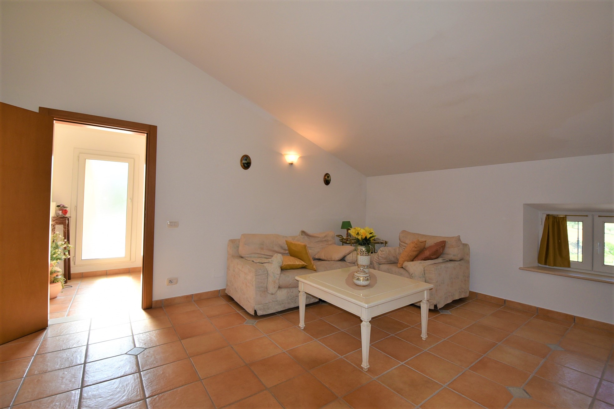 Farmhouse with adjoining land and storage accessory, for sale in Montappone, Fermo, Marche, Italy.