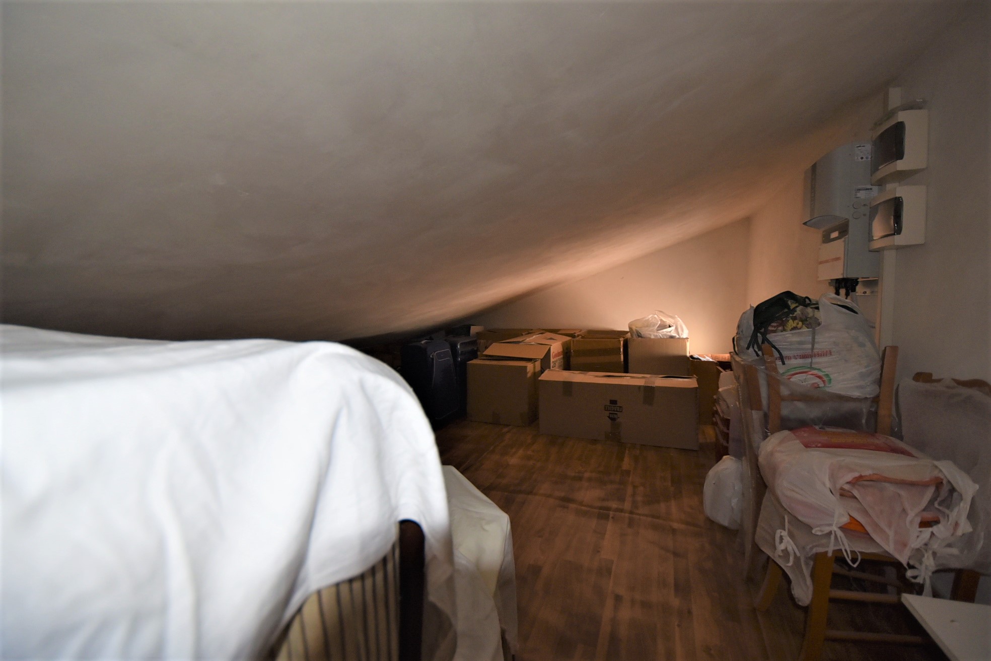 Farmhouse with adjoining land and storage accessory, for sale in Montappone, Fermo, Marche, Italy.