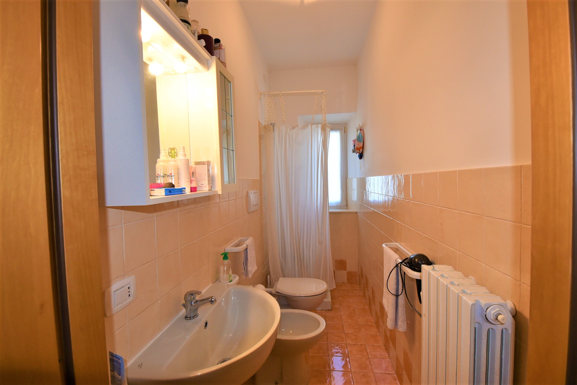 Farmhouse with adjoining land and storage accessory, for sale in Montappone, Fermo, Marche, Italy.