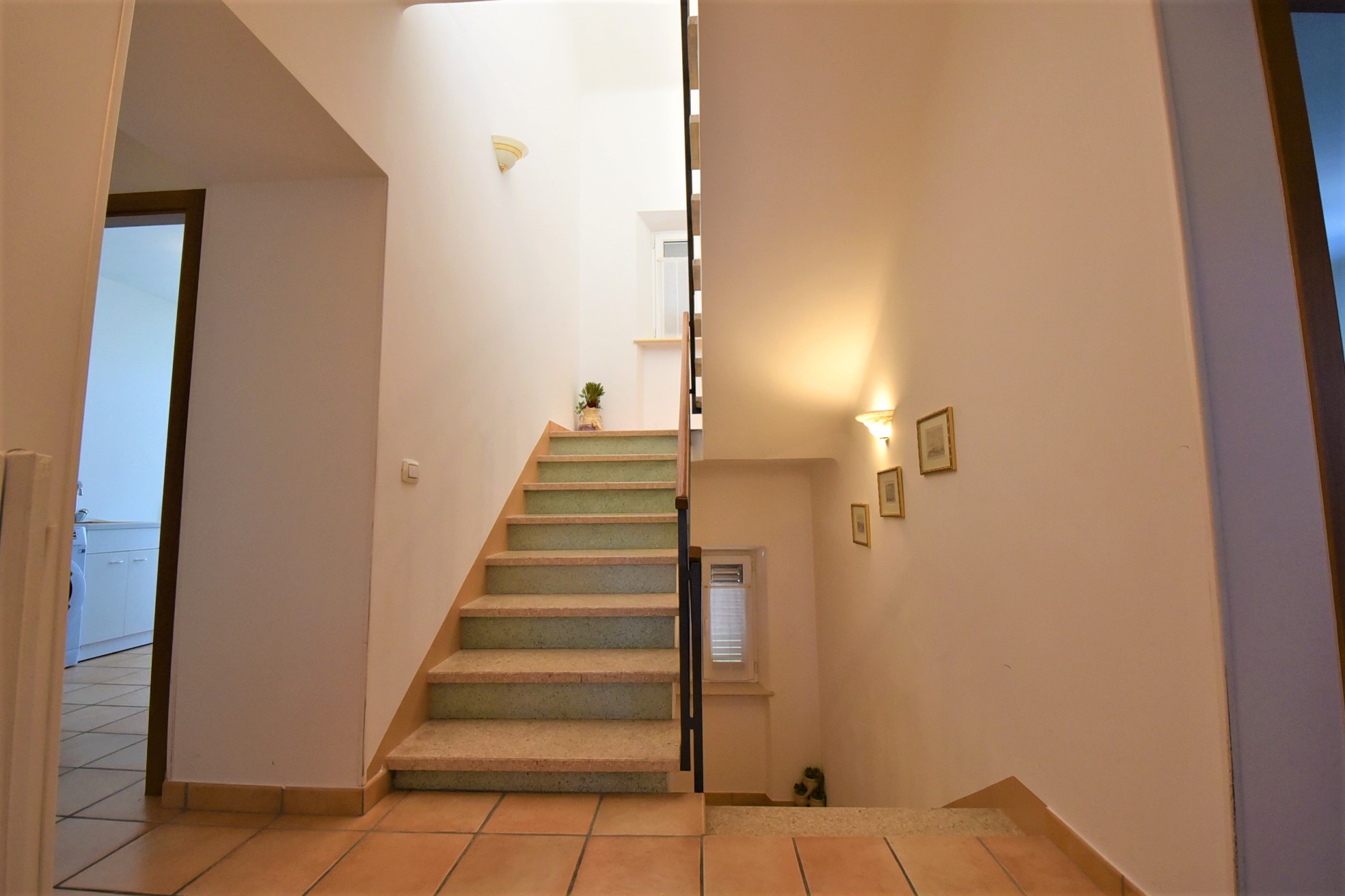 Farmhouse with adjoining land and storage accessory, for sale in Montappone, Fermo, Marche, Italy.