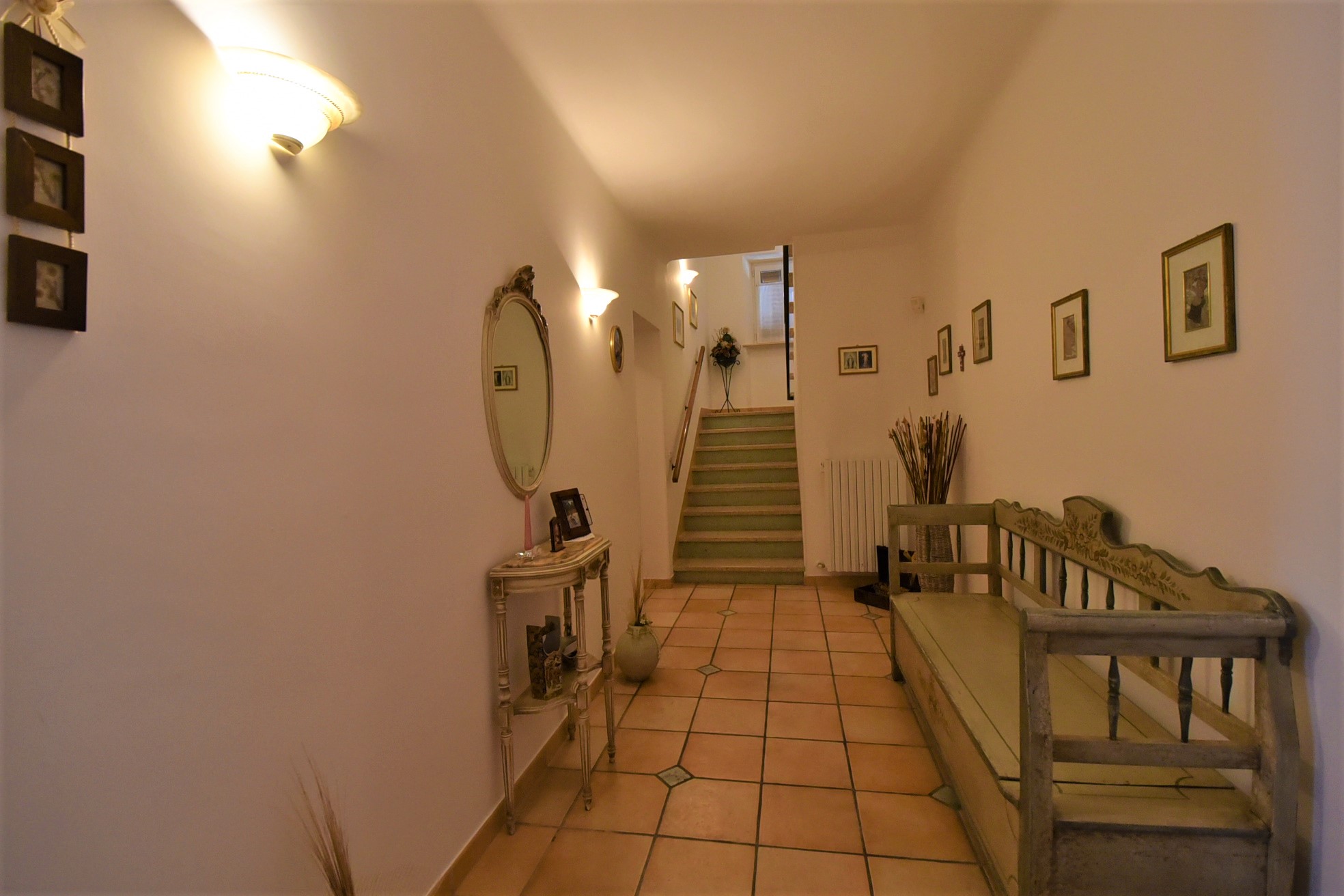 Farmhouse with adjoining land and storage accessory, for sale in Montappone, Fermo, Marche, Italy.