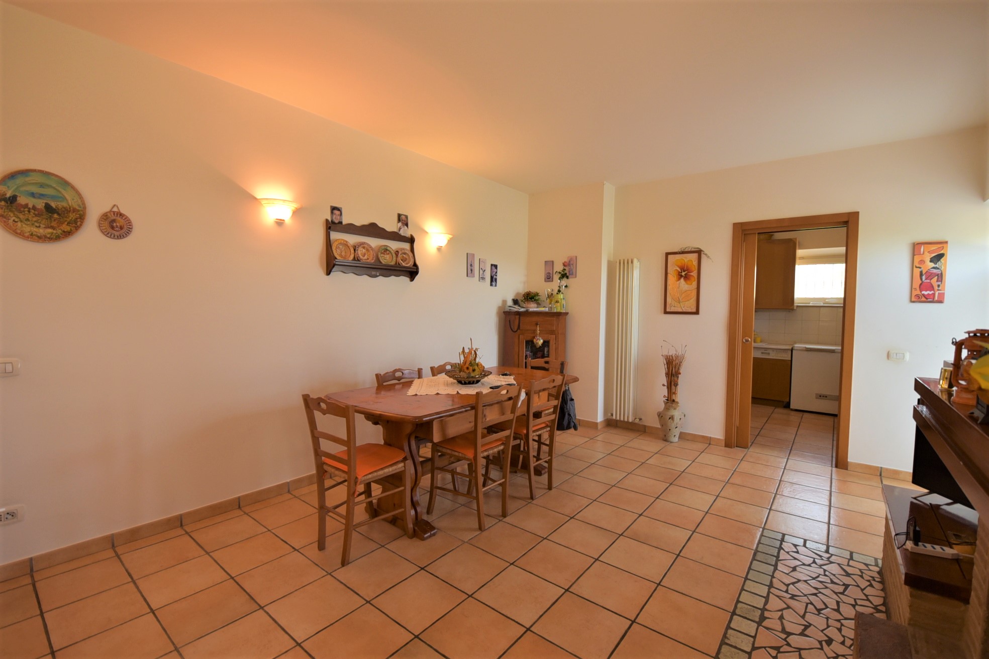 Farmhouse with adjoining land and storage accessory, for sale in Montappone, Fermo, Marche, Italy.