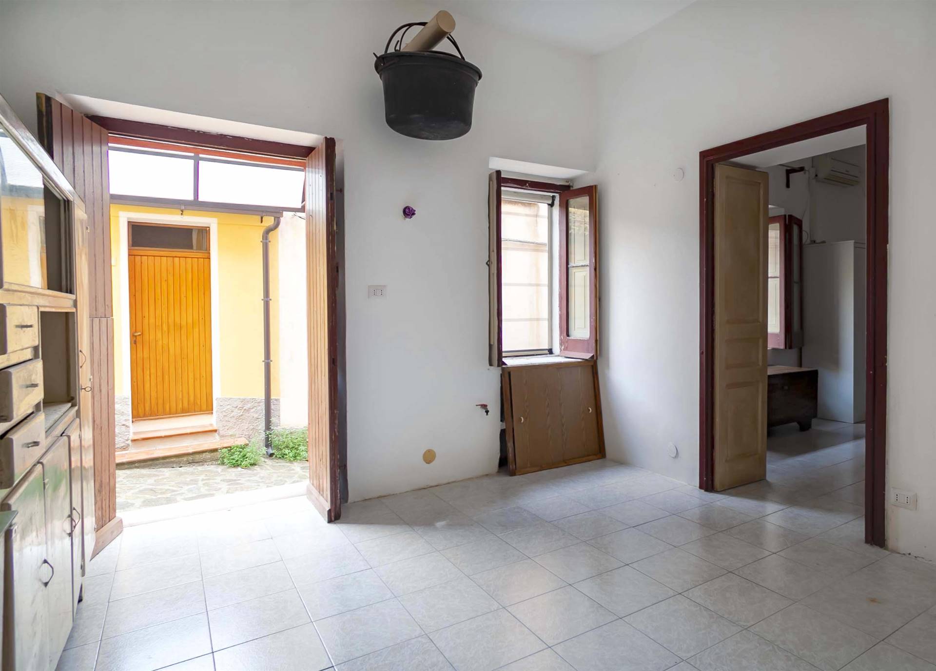 A large one bedroom apartment in old town in Roseto Capo Spulico, Calabria