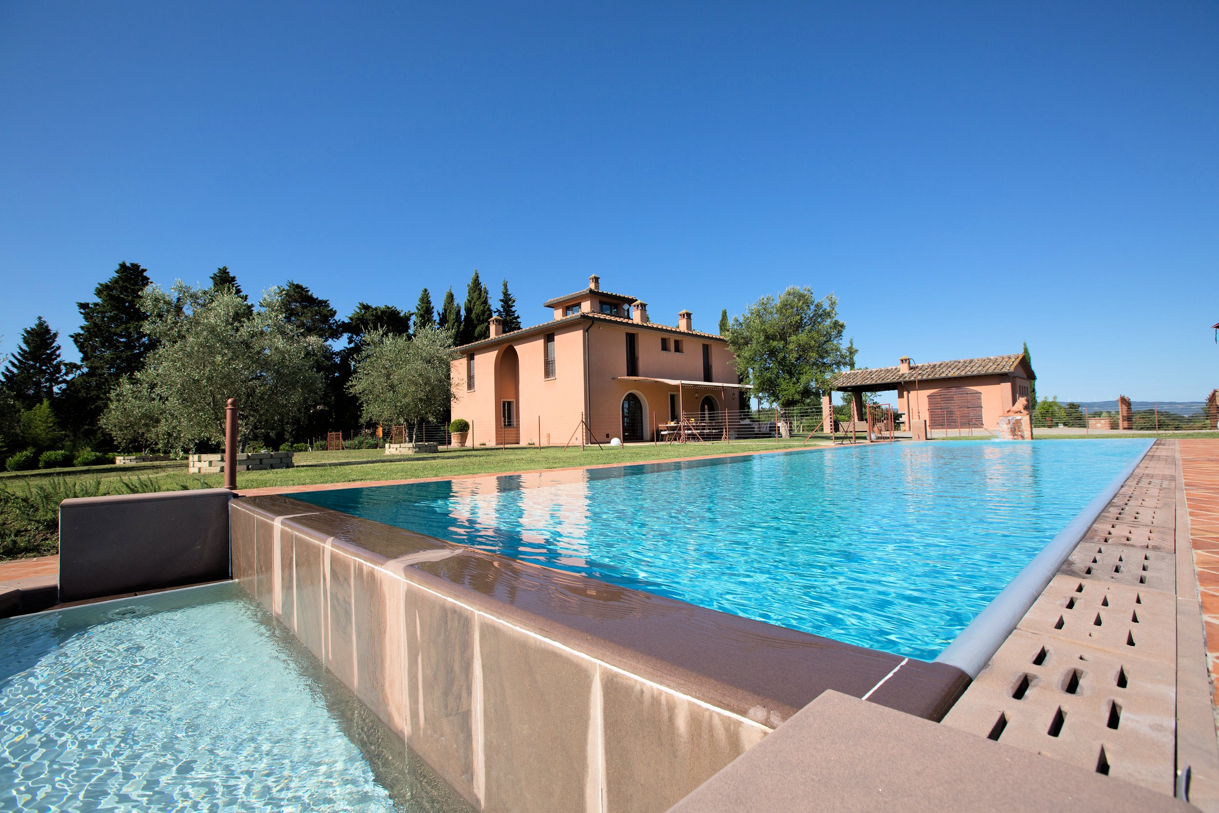 Beautiful tuscan style farmhouse with park and swimming pool in Peccioli