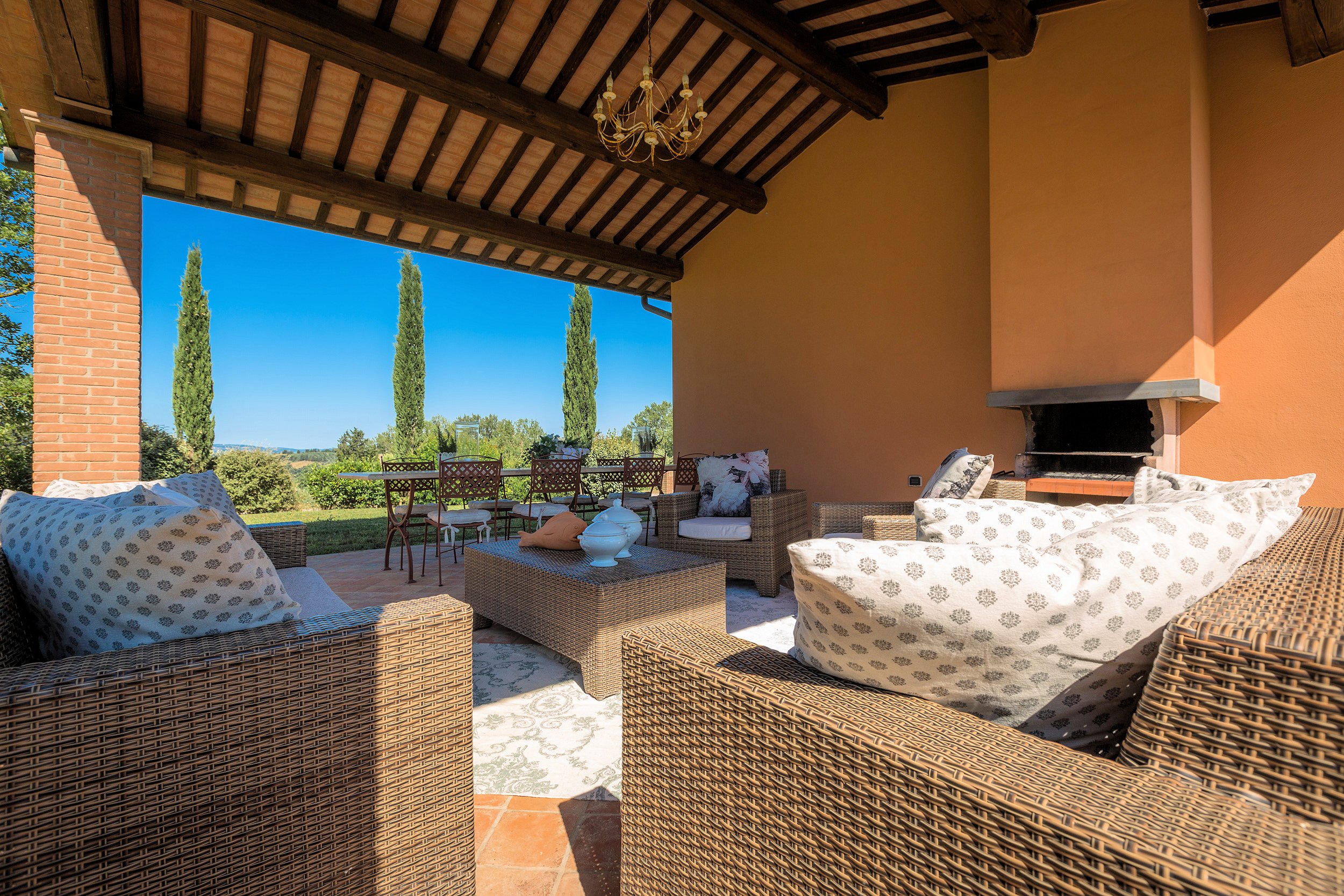 Beautiful tuscan style farmhouse with park and swimming pool in Peccioli