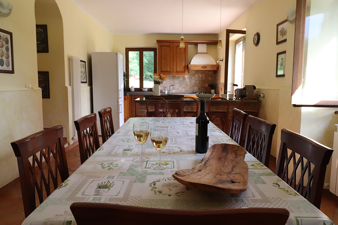 Farmhouse with dependance, land and swimming pool for sale in Amandola, Fermo, Marche
