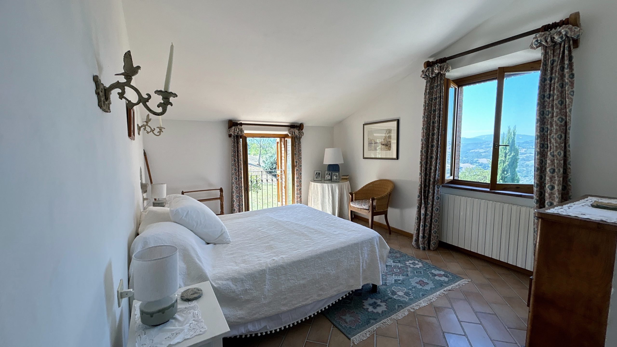 Restored country house with pool in Monte San Martino