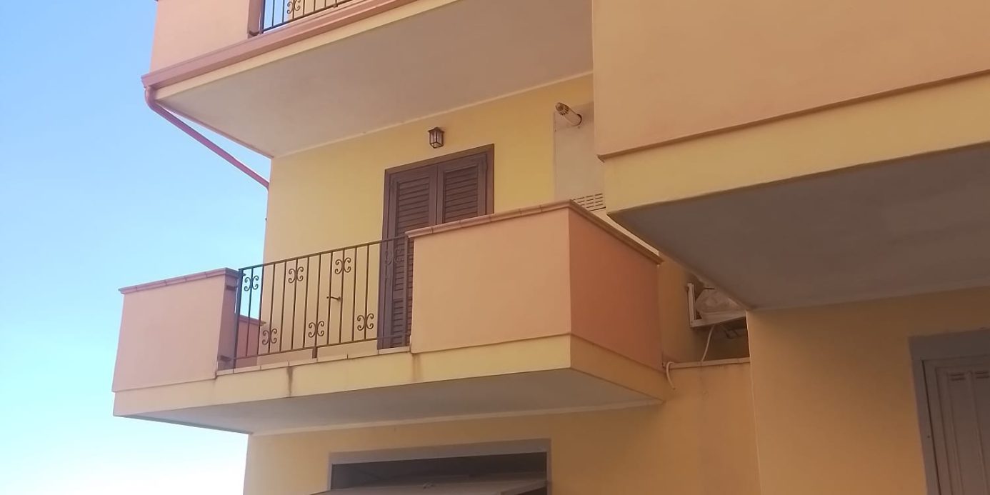 Duplex house sea location
