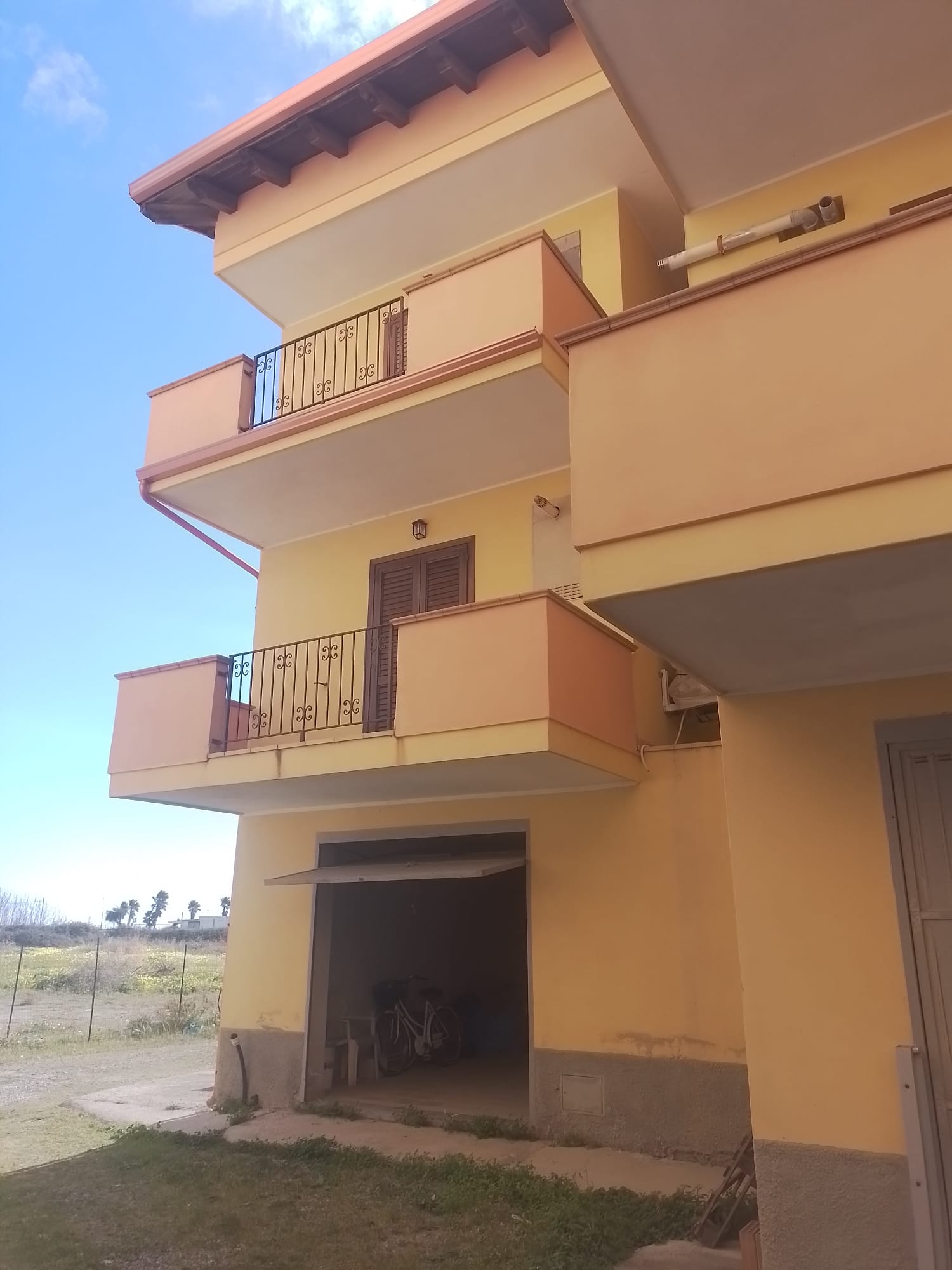 Duplex house sea location