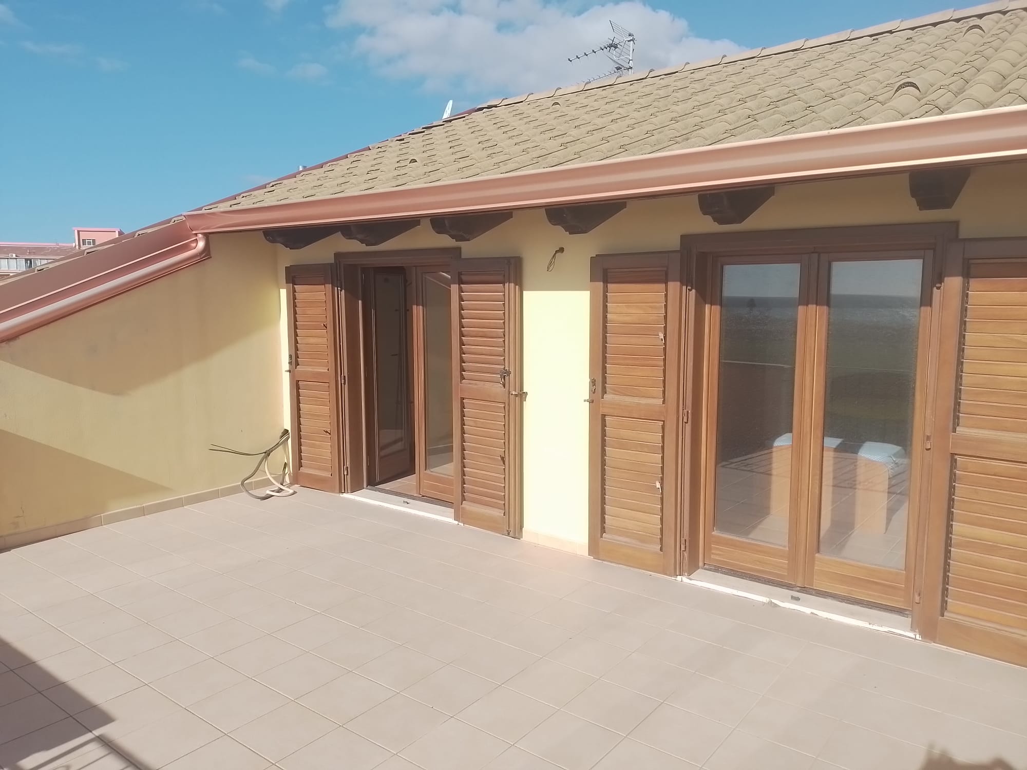 Duplex house sea location