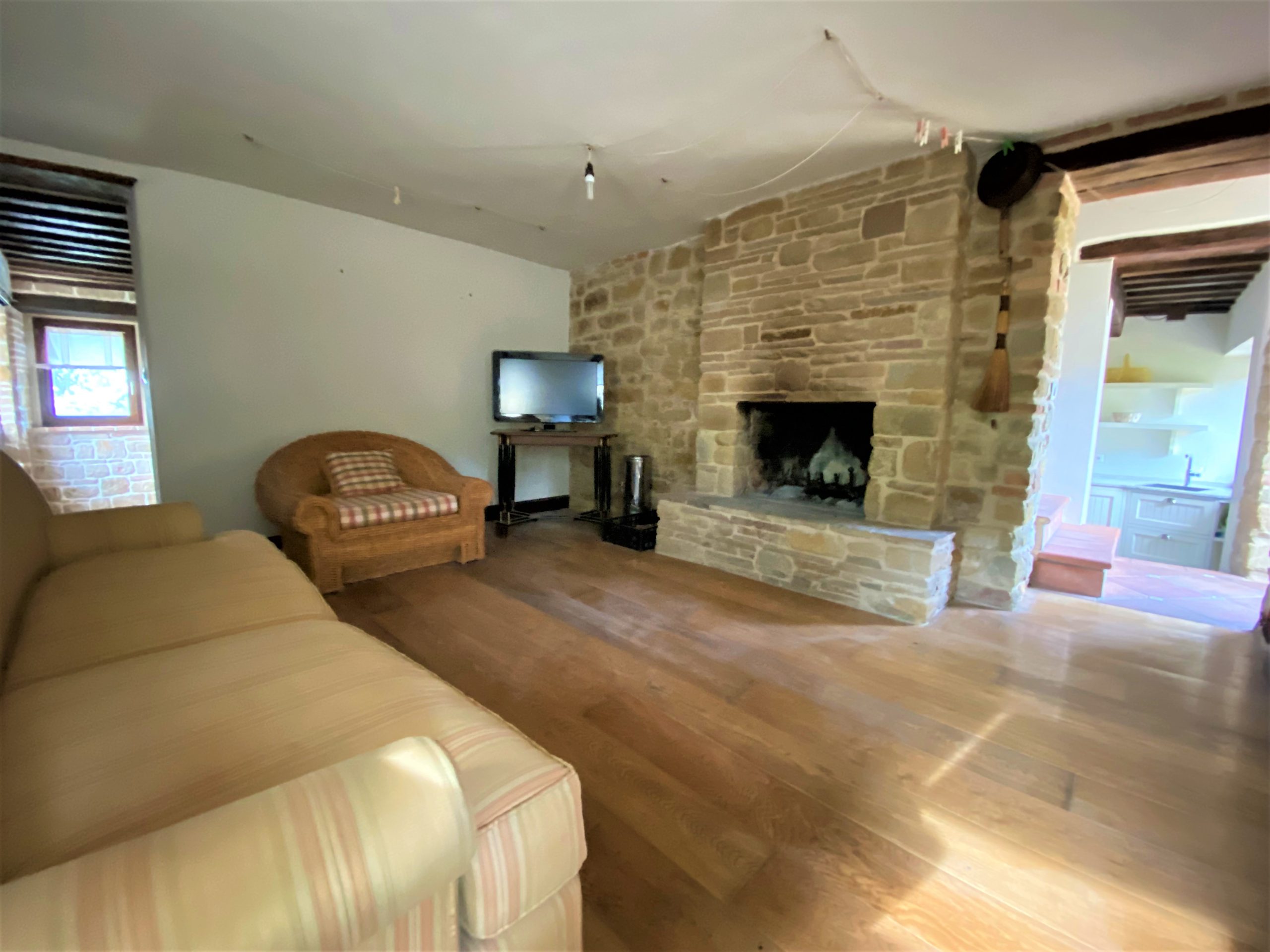 Casale Santa Maria , excellently restored for sale in Gualdo