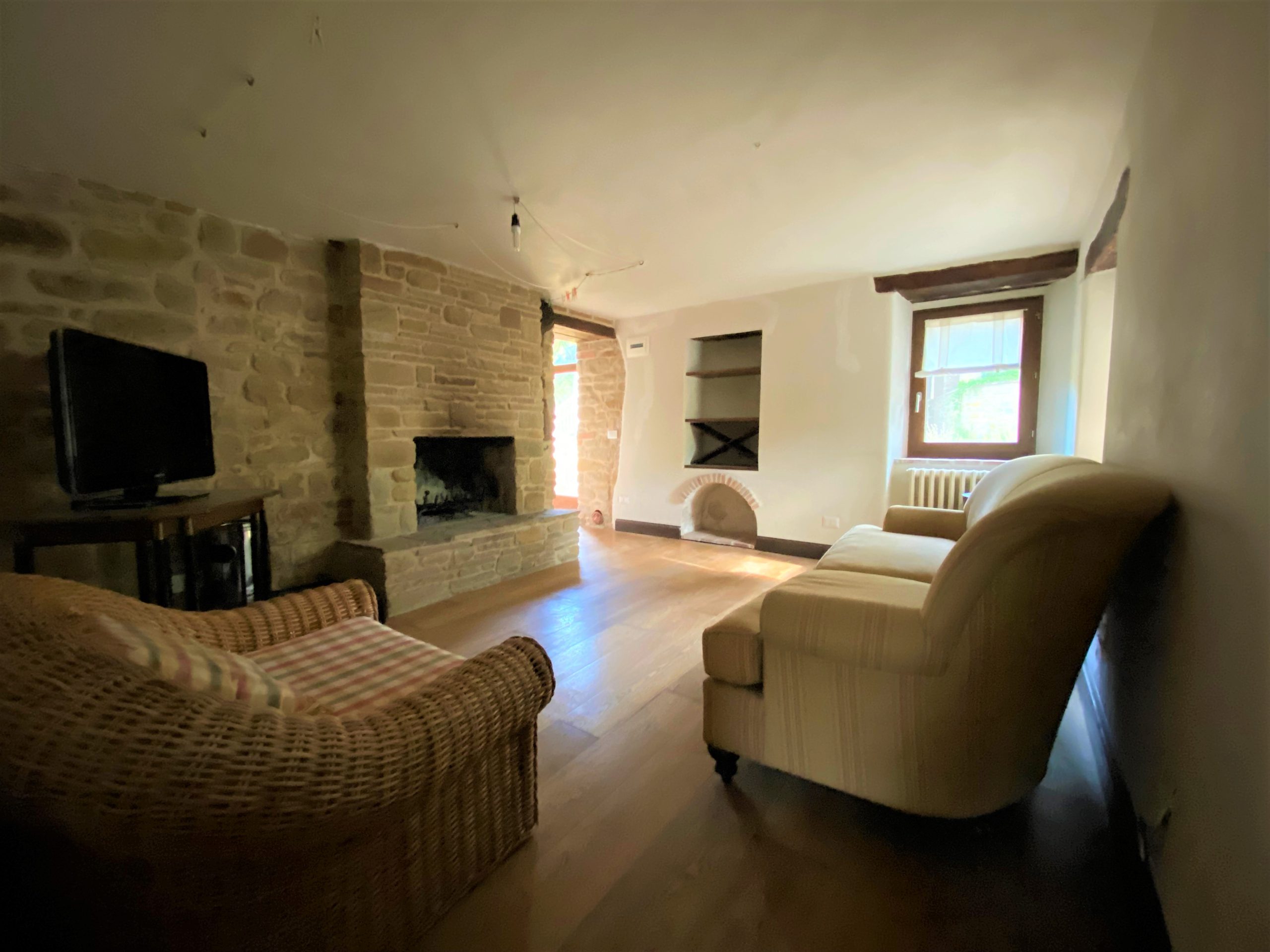 Casale Santa Maria , excellently restored for sale in Gualdo