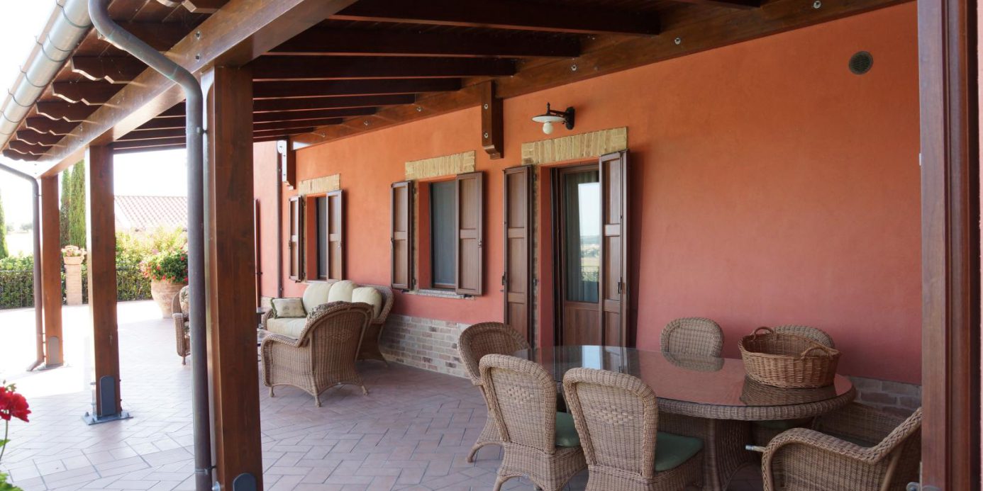 Prestigious villa in a splendid hilly position in Potenza Picena with sea view, olive grove, swimming pool and dependence.