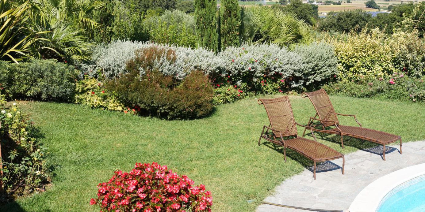 Prestigious villa in a splendid hilly position in Potenza Picena with sea view, olive grove, swimming pool and dependence.