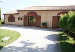 Prestigious villa in a splendid hilly position in Potenza Picena with sea view, olive grove, swimming pool and dependence.