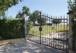 Prestigious villa in a splendid hilly position in Potenza Picena with sea view, olive grove, swimming pool and dependence.