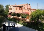 Prestigious villa in a splendid hilly position in Potenza Picena with sea view, olive grove, swimming pool and dependence.