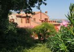 Prestigious villa in a splendid hilly position in Potenza Picena with sea view, olive grove, swimming pool and dependence.