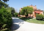Prestigious villa in a splendid hilly position in Potenza Picena with sea view, olive grove, swimming pool and dependence.