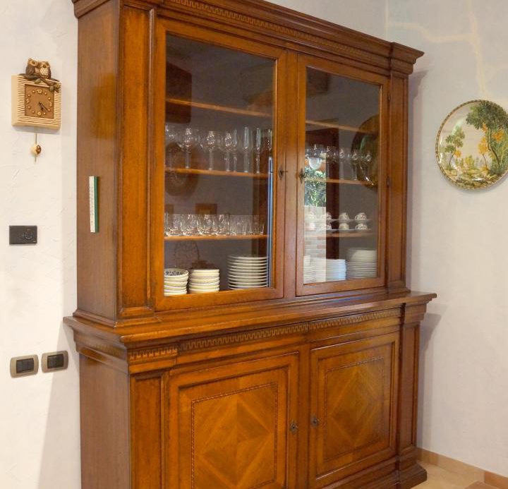 Prestigious villa in a splendid hilly position in Potenza Picena with sea view, olive grove, swimming pool and dependence.