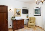 Prestigious villa in a splendid hilly position in Potenza Picena with sea view, olive grove, swimming pool and dependence.