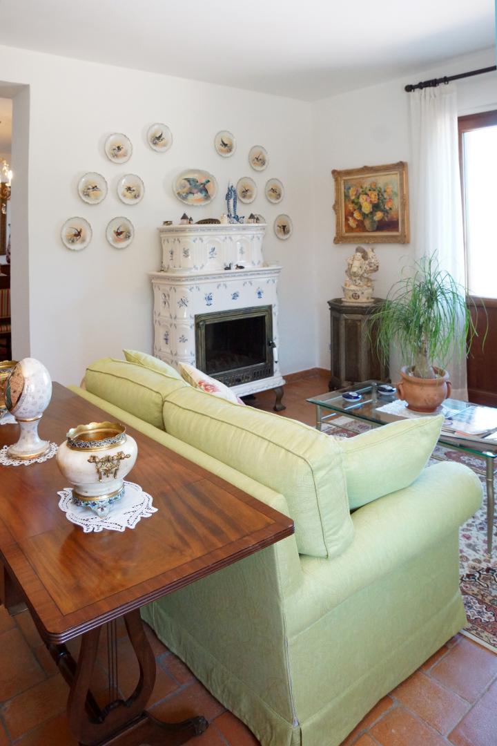 Prestigious villa in a splendid hilly position in Potenza Picena with sea view, olive grove, swimming pool and dependence.