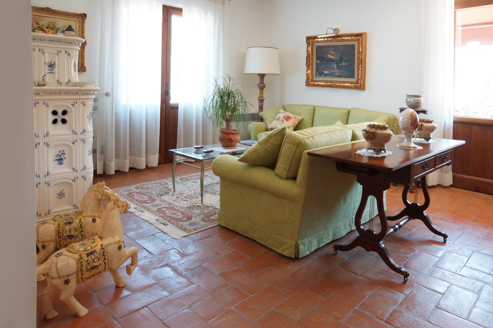 Prestigious villa in a splendid hilly position in Potenza Picena with sea view, olive grove, swimming pool and dependence.