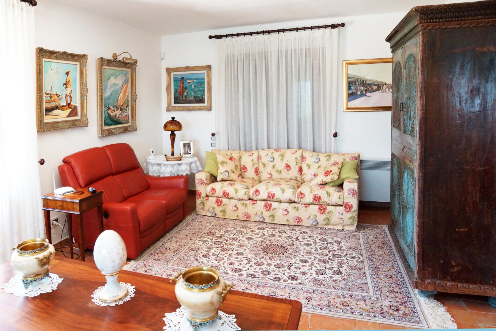 Prestigious villa in a splendid hilly position in Potenza Picena with sea view, olive grove, swimming pool and dependence.