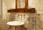 Prestigious villa in a splendid hilly position in Potenza Picena with sea view, olive grove, swimming pool and dependence.