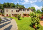 Superb Estate with a swimming-pool, tennis court on the hills of Lucca
