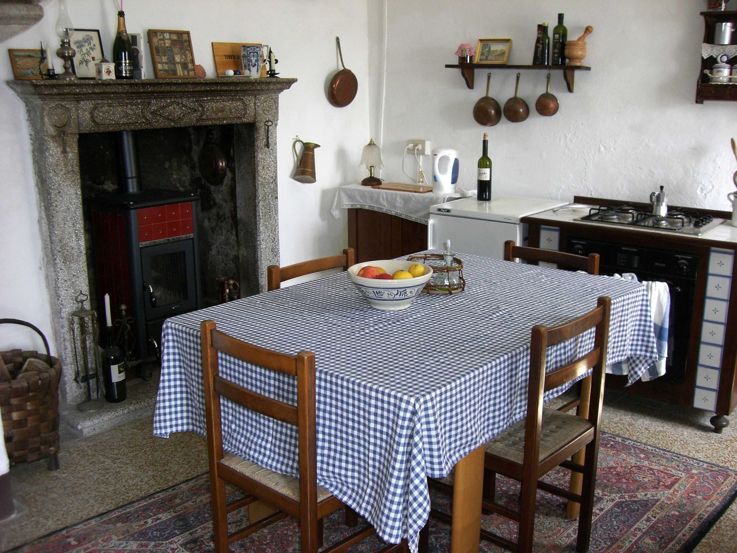 Detached house near Bagni di Lucca, Tuscany (110,000 Euro: cash sale)