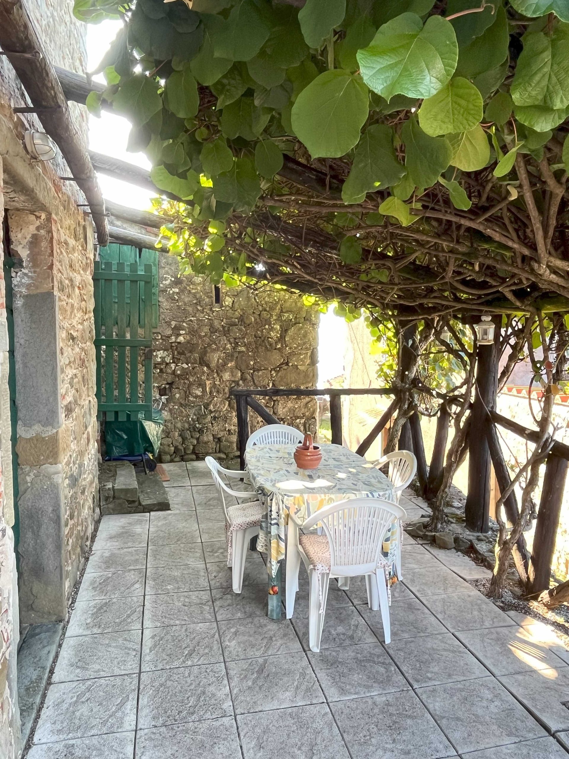 Detached house near Bagni di Lucca, Tuscany (110,000 Euro: cash sale)