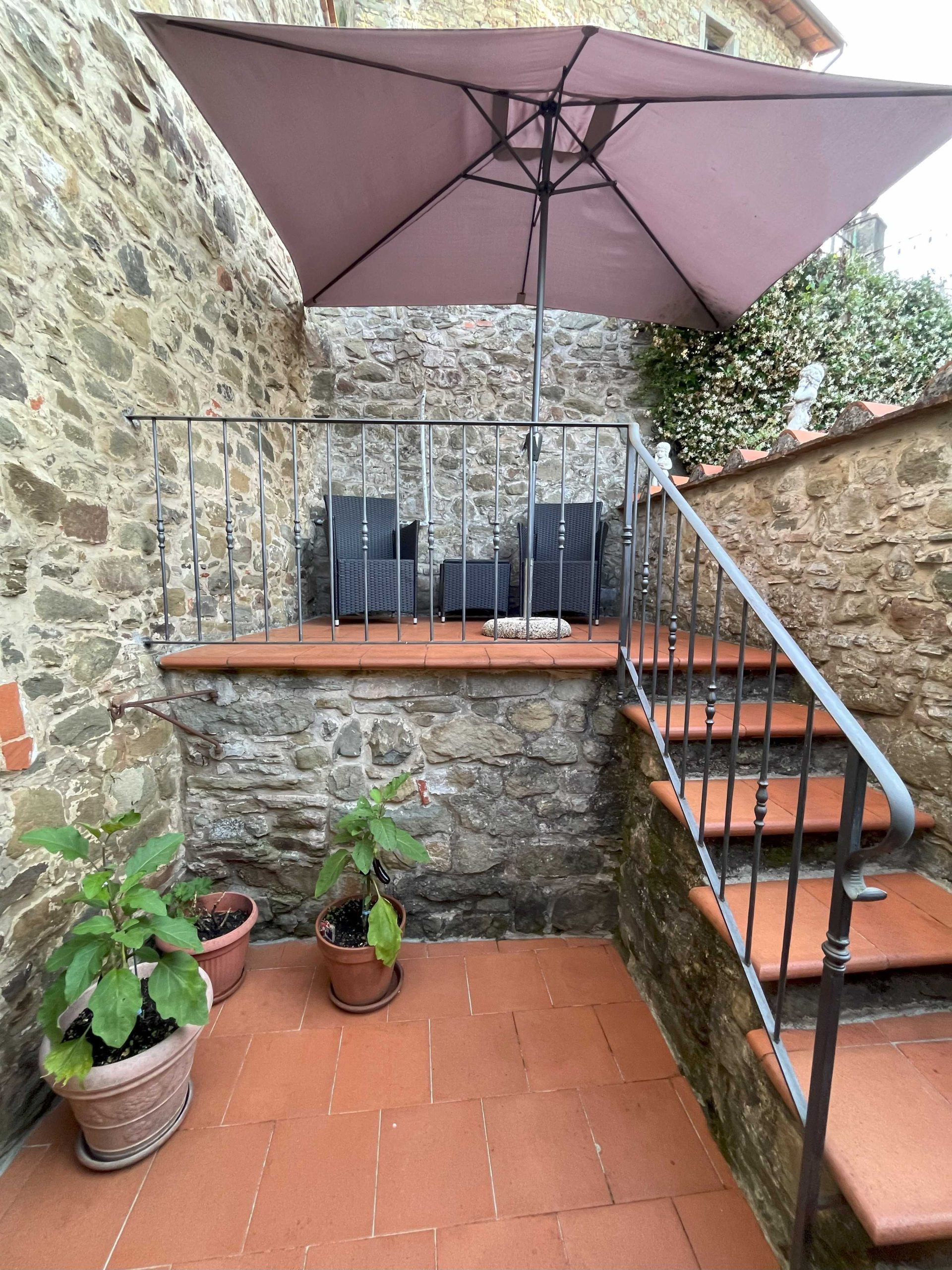 Detached house near Bagni di Lucca, Tuscany (110,000 Euro: cash sale)