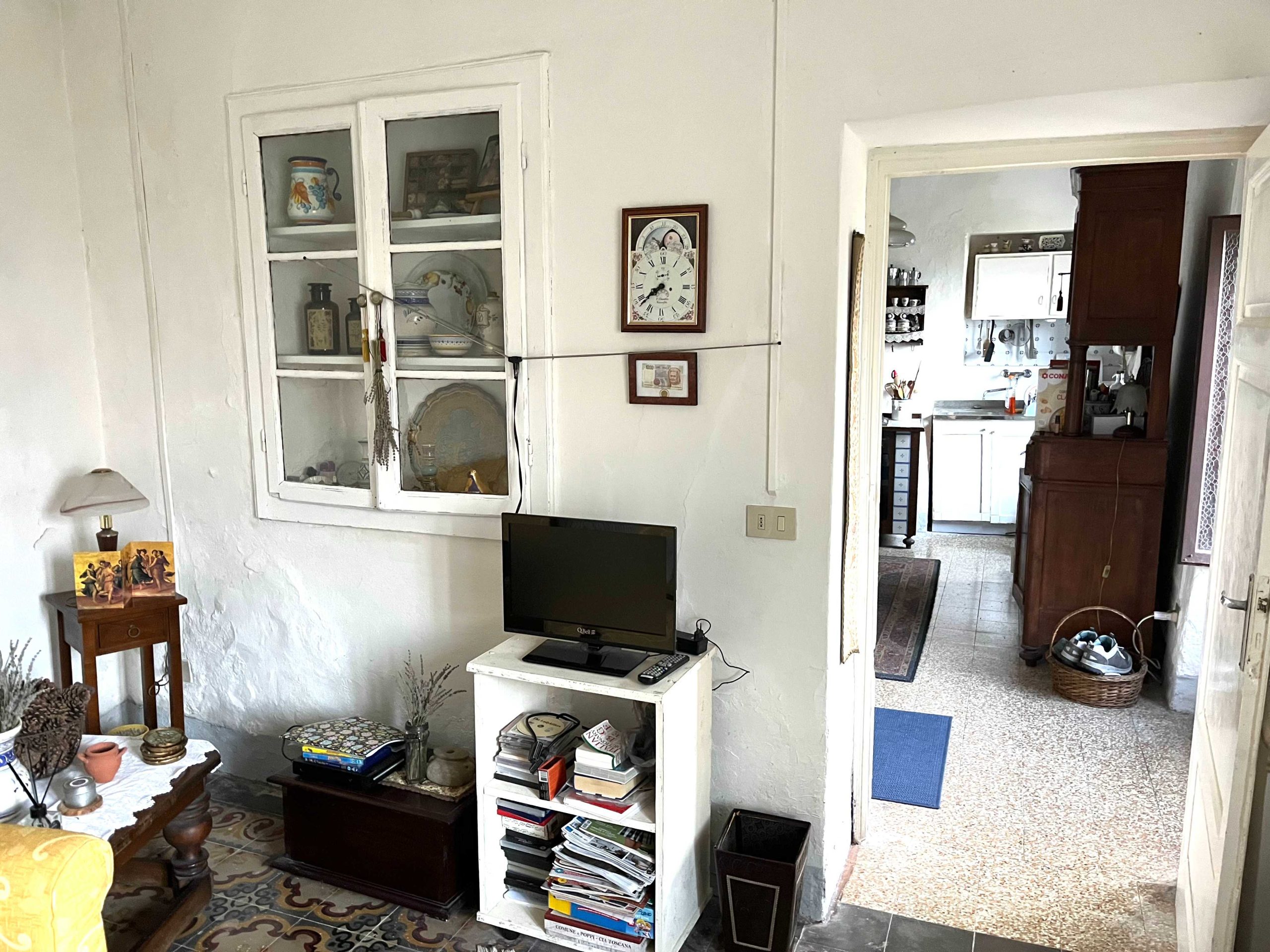 Detached house near Bagni di Lucca, Tuscany (110,000 Euro: cash sale)