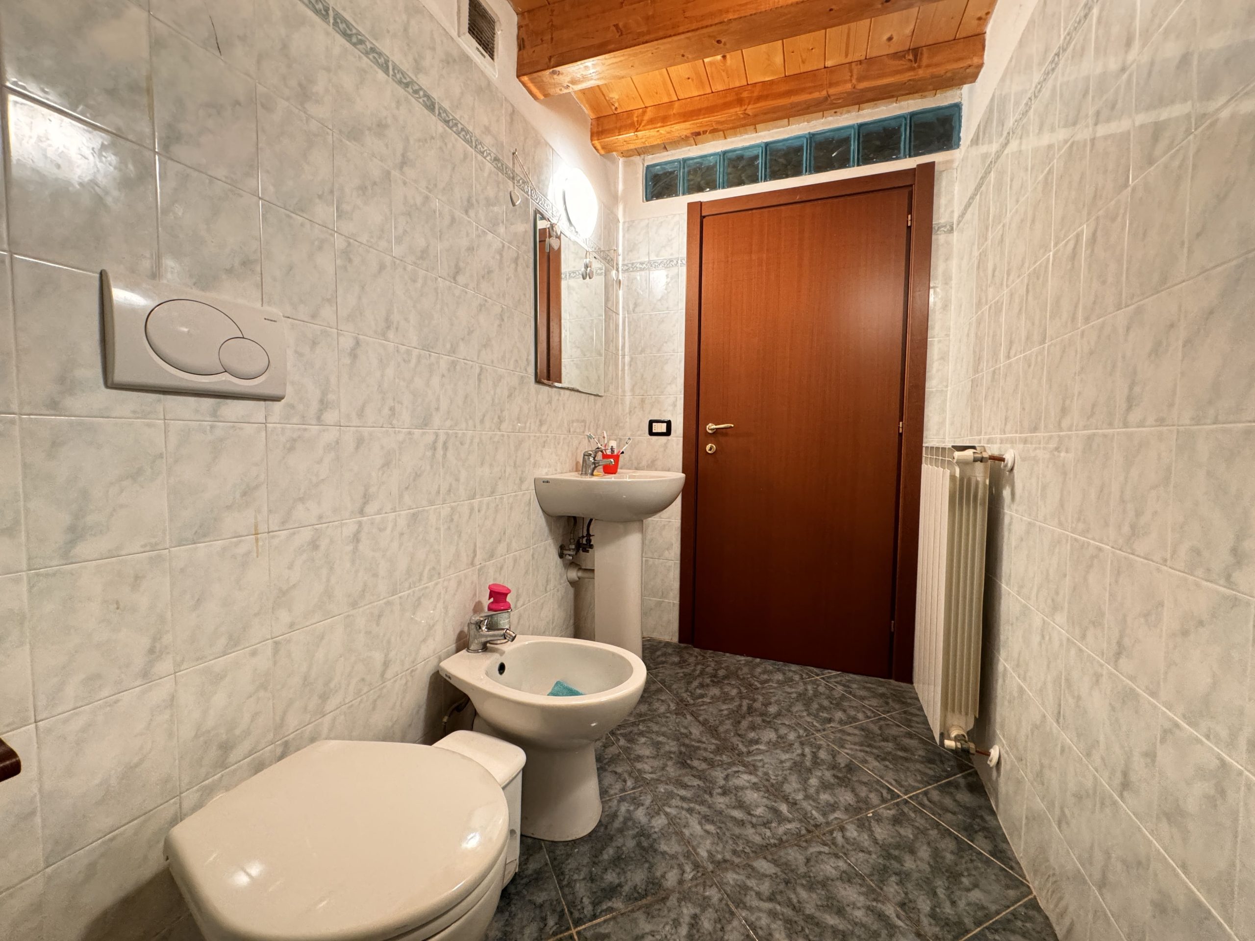 House in perfect conditions with terrace