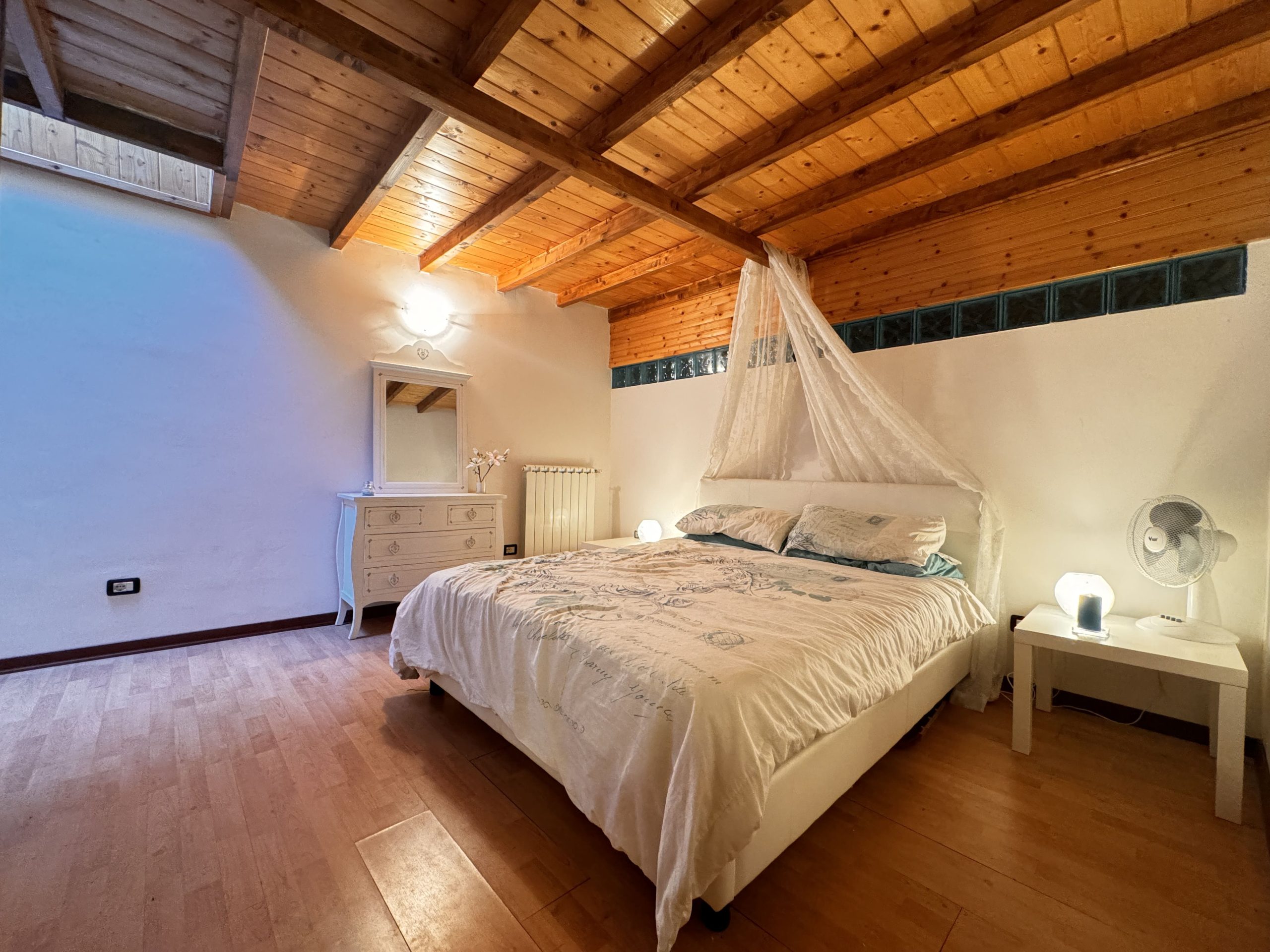 House in perfect conditions with terrace