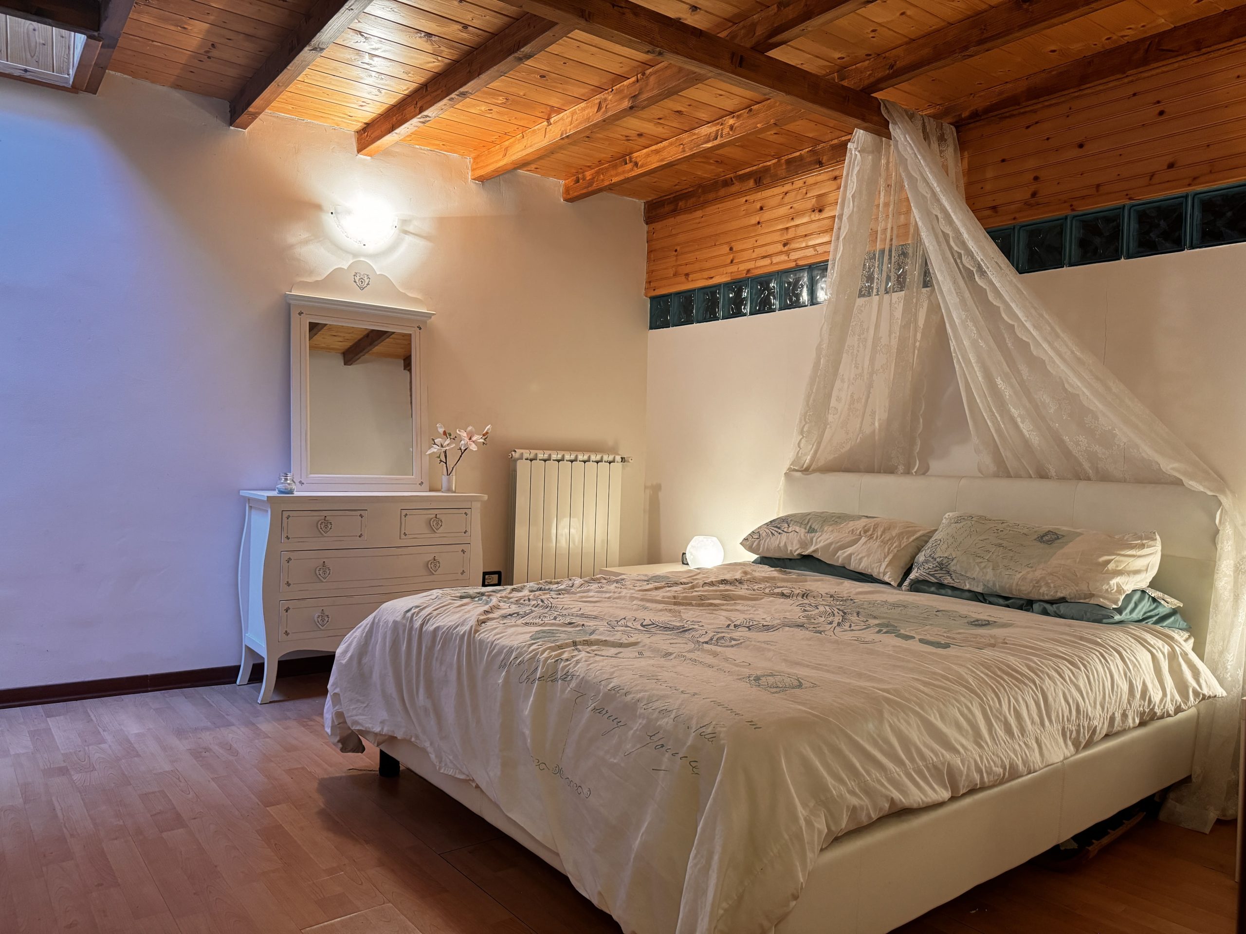 House in perfect conditions with terrace