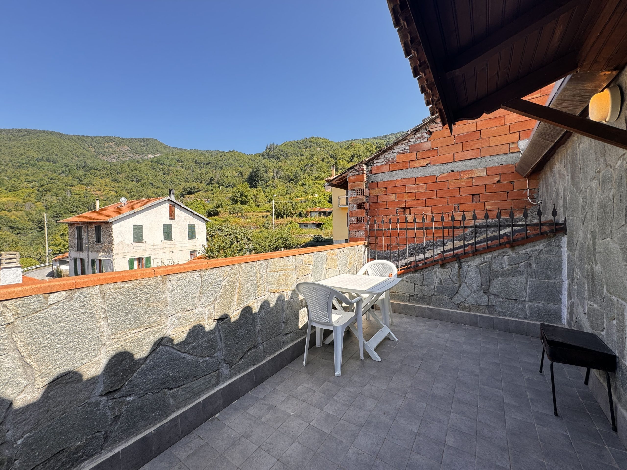 House in perfect conditions with terrace