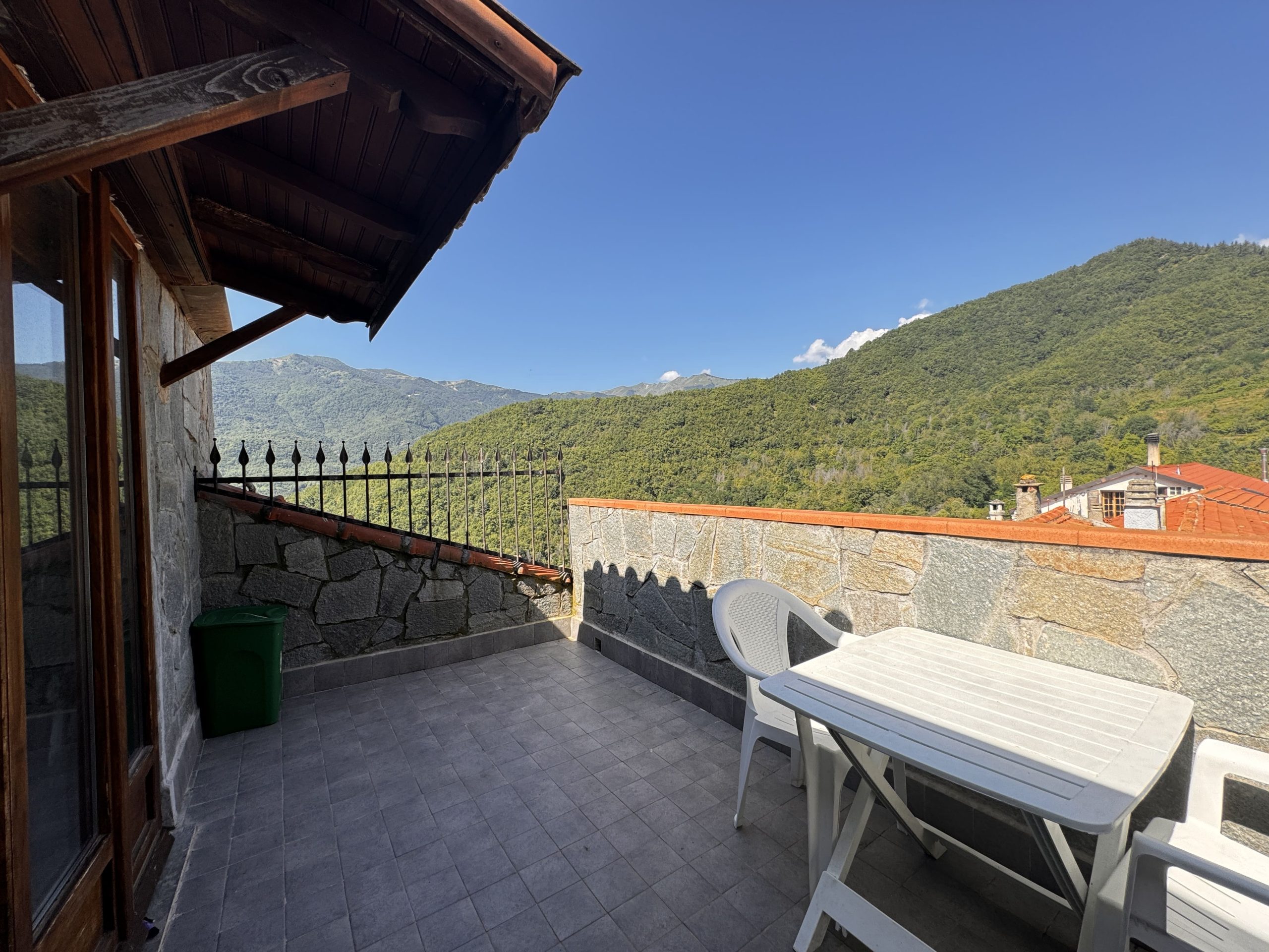 House in perfect conditions with terrace