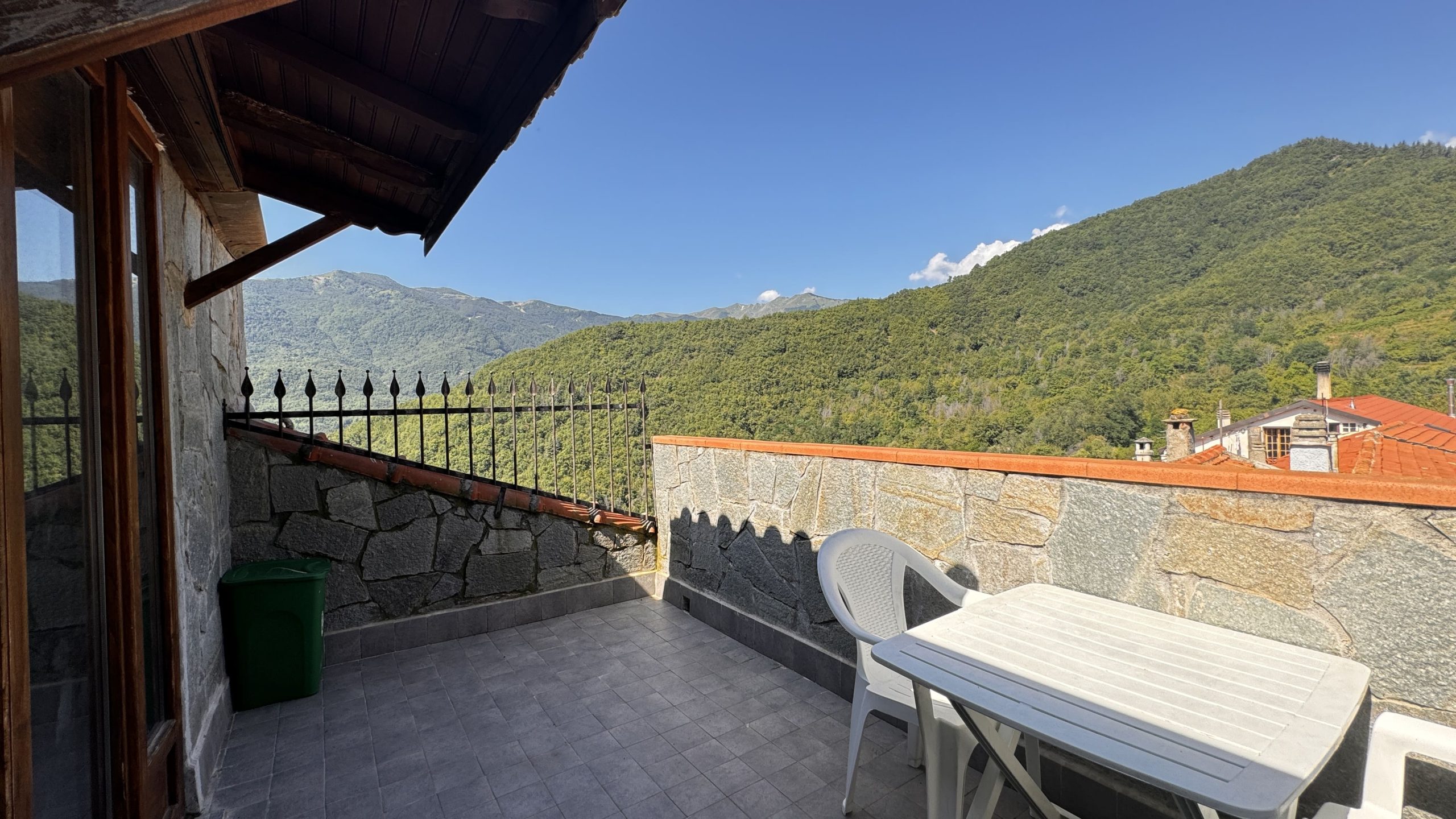 House in perfect conditions with terrace