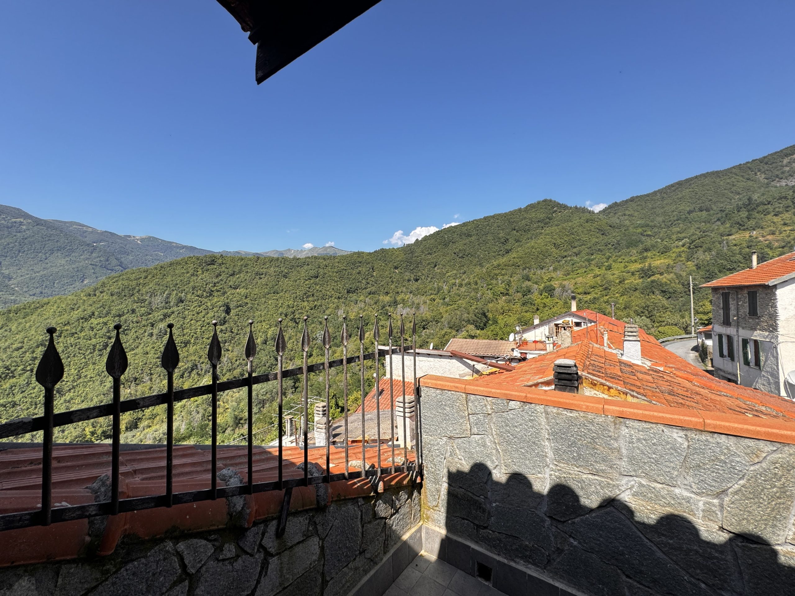 House in perfect conditions with terrace