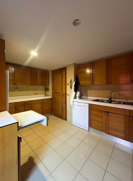 Terraced house surrounded by a 12.000 outdoor space