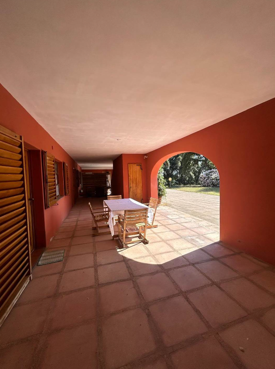 Terraced house surrounded by a 12.000 outdoor space