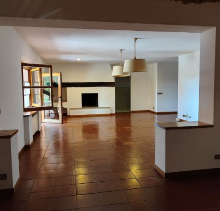 Terraced house surrounded by a 12.000 outdoor space