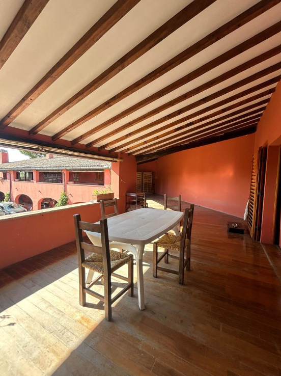 Terraced house surrounded by a 12.000 outdoor space