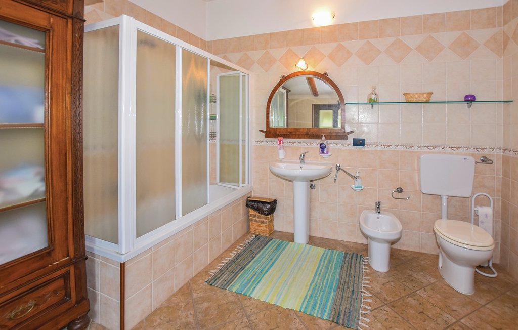 For sale an entire typical Piedmontese house in the municipality of Camerano Casasco (At)