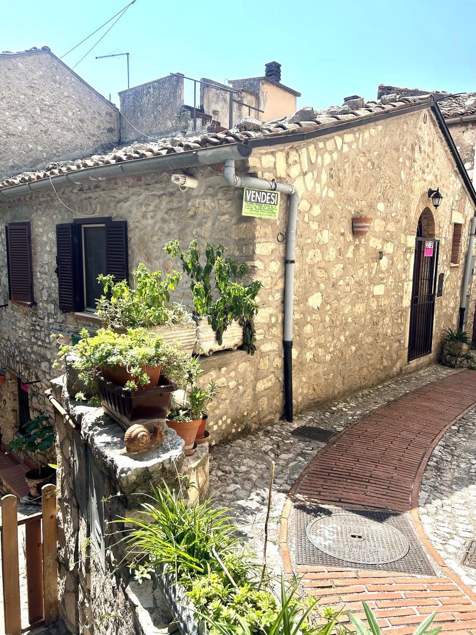 Beautiful stone house for sale in Veroli, Lazio region. Two homes for the price of one, renovated and partially furnished.
