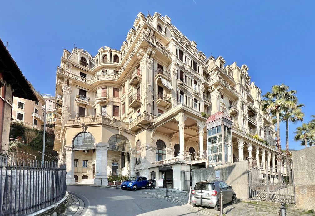 Sea Facing Apartment – Genoa, Liguria