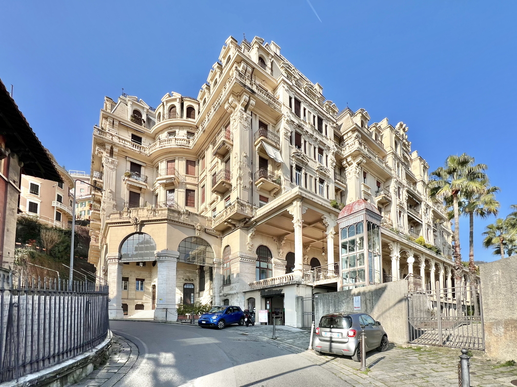 Sea Facing Apartment – Genoa, Liguria